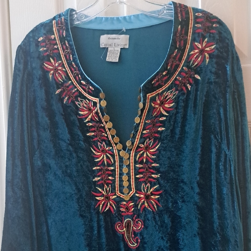CASUAL LIVING Embroidered and Beaded Teal Top Sz Large - Picture 2 of 7